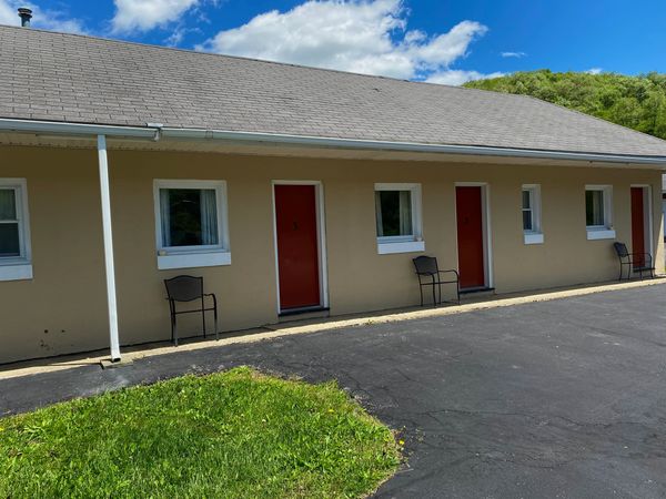 Clean, comfortable rooms at the Laurelwood Inn, Motel and Steakhouse in Coudersport Pennsylvania. Po