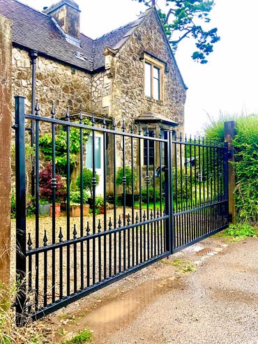 Bespoke made to measure driveway gates 