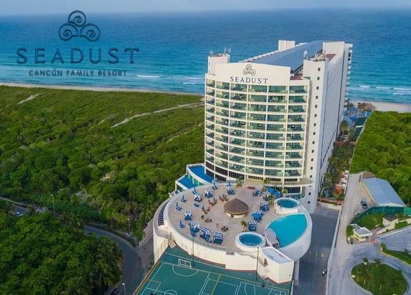 Hotel en la playa 
iberostar 
krystal 
melia 
park royal
Planet Hollywood
Hard Rock

