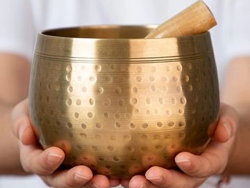 Meditative Himalayan Singing Bowl with Mallet and Cushion ​-Tibetan Sound Bowls for Mindfulness