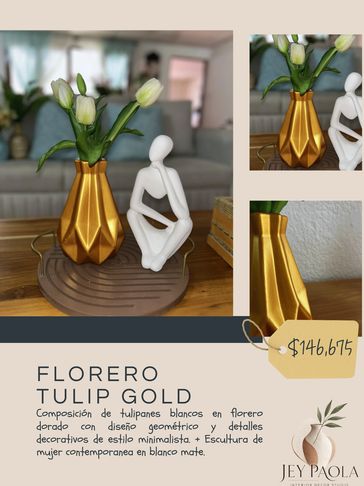 Florero dorado con tulipanes blancos y figura escultórica minimalista.