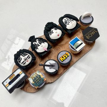KISS cupcakes by molocakes