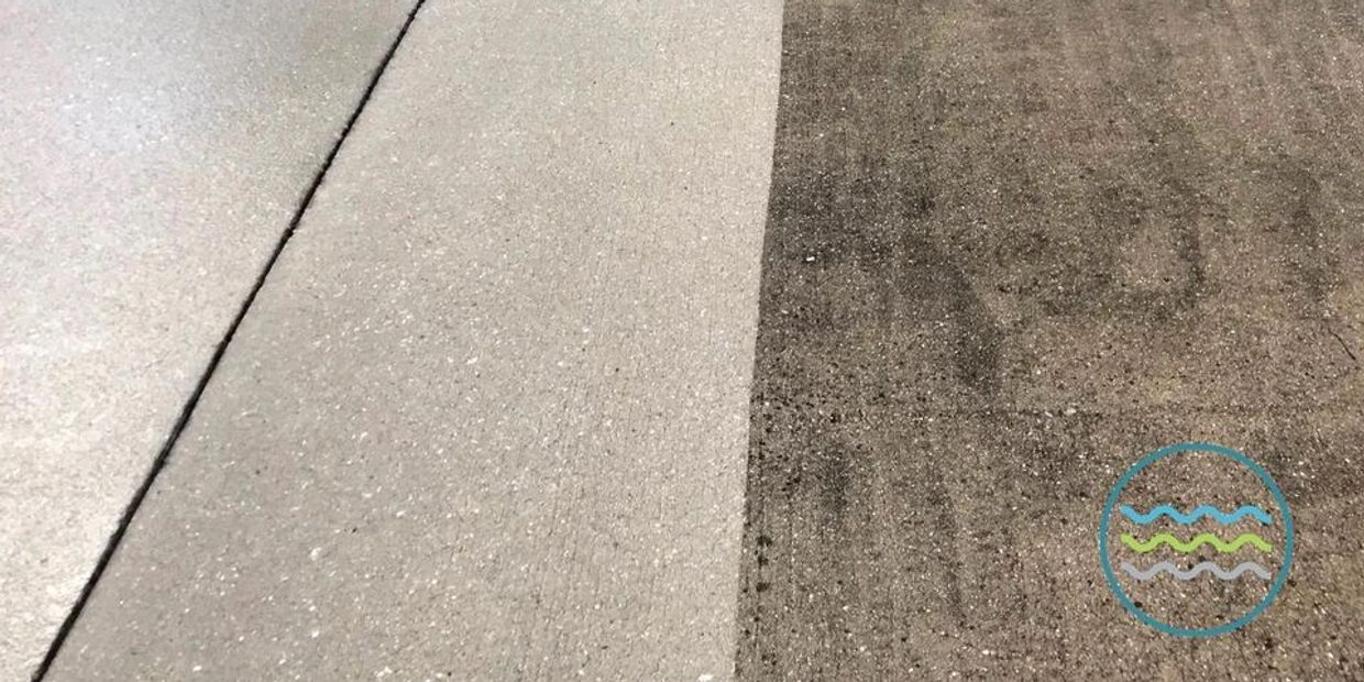 Sarasota - Pressure cleaning concrete driveway