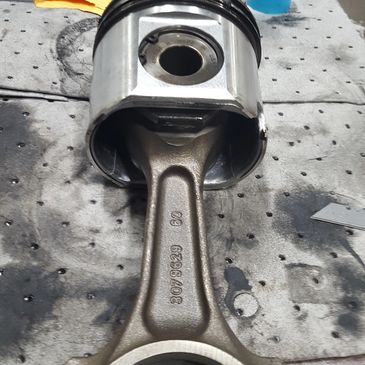 Qsm Piston and connecting rod assembly
