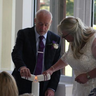 Southville celebrant. Celebrant-led ceremony. Bride & groom light candles in unity candle ceremony.