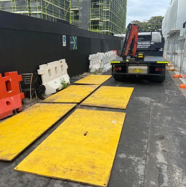 1.2m x 2.4m non slip hvis yellow steel road plates 