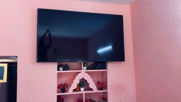 55" SONY TV ON WALL MOUNTING SAFE INSTALLATION