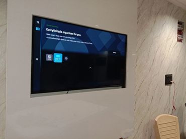 55" SAMSUNG TV FITTNG