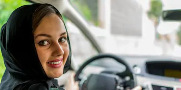 In Mississauga or Oakville, a Lady instructor always available for your driving lessons.