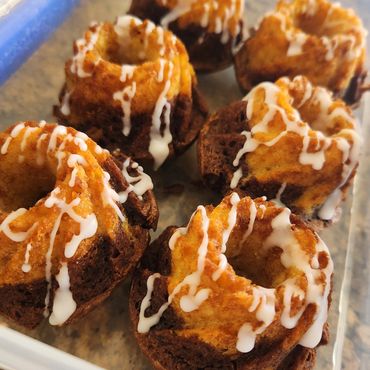 Marble mini cakes