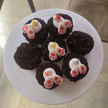 Mudcake cupcake, cookies N cream, fondant
