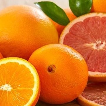 A box with 40 Oranges from California, variety Navel or Valencia (depending on season) and 12 big Ca