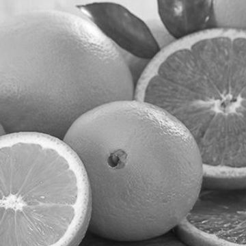 A box with 40 Oranges from California, variety Navel or Valencia (depending on season) and 12 big Ca