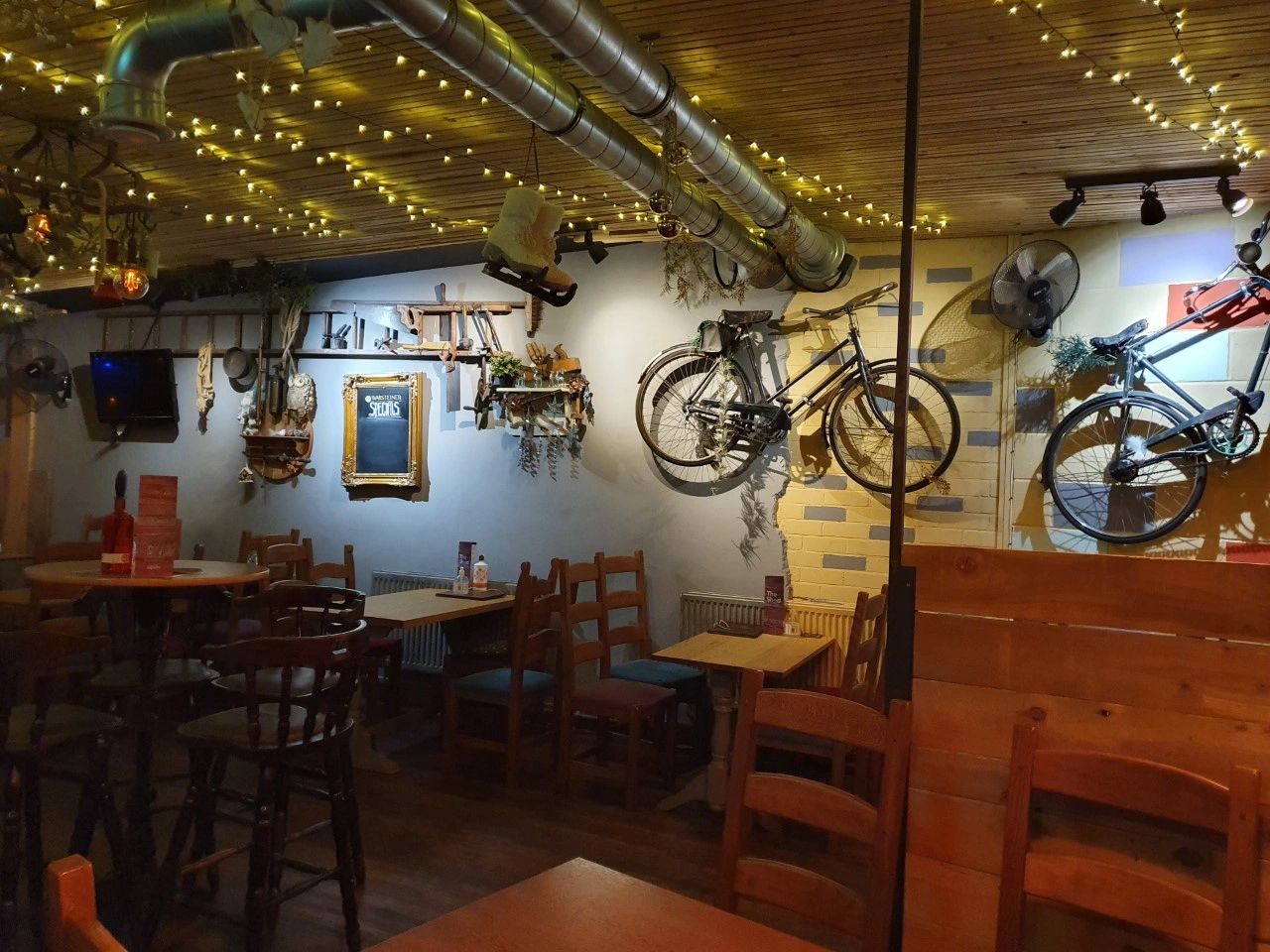 The Shed, Maybank Restaurant & Bar, Gin Cocktails, Draft Beer