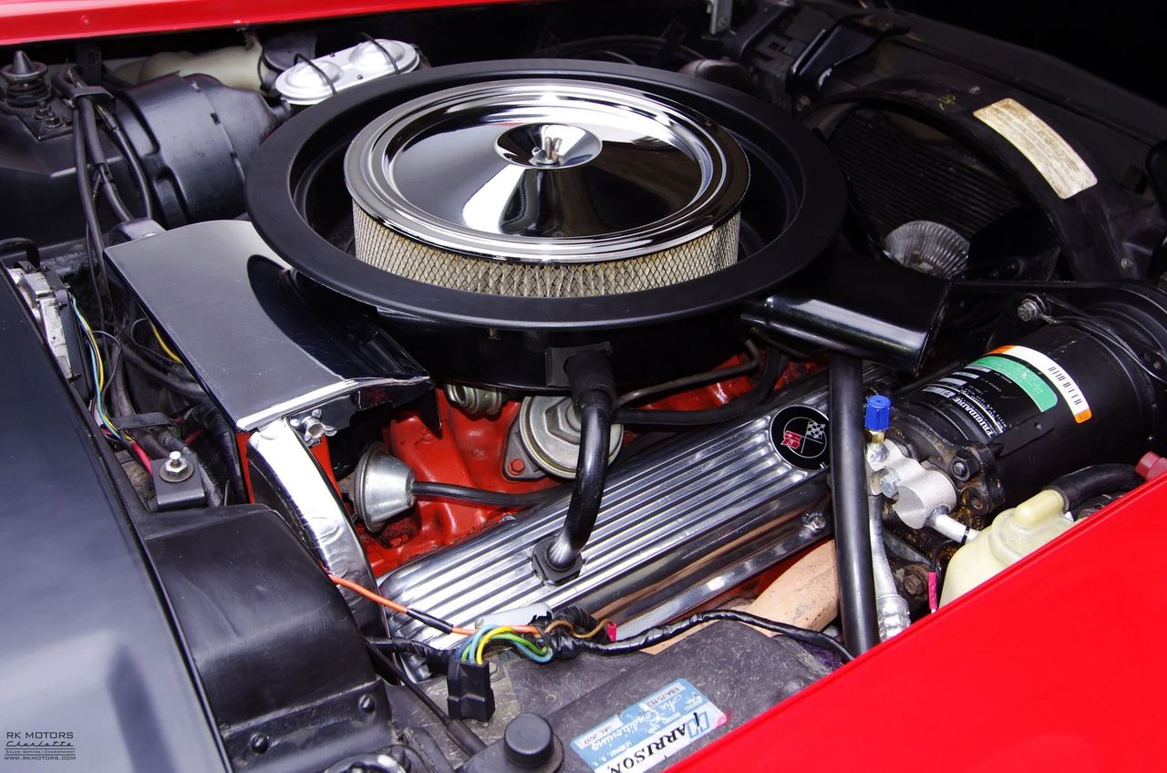 The engine shown here is the 1975 Corvette’s base L48 350-cubic-inch V8, a small-block that delivered 165 horsepower and 255 lb-ft of torque. While modest by earlier Corvette standards, the L48 reflected the era’s shifting priorities toward emissions compliance and fuel economy. It came equipped with a 4-barrel carburetor and was mated to either a 3-speed automatic or a 4-speed manual transmission. Despite its lower output, the L48 offered smooth, reliable performance—and remained the most common engine choice for 1975 Corvettes. (source: RK Motors)