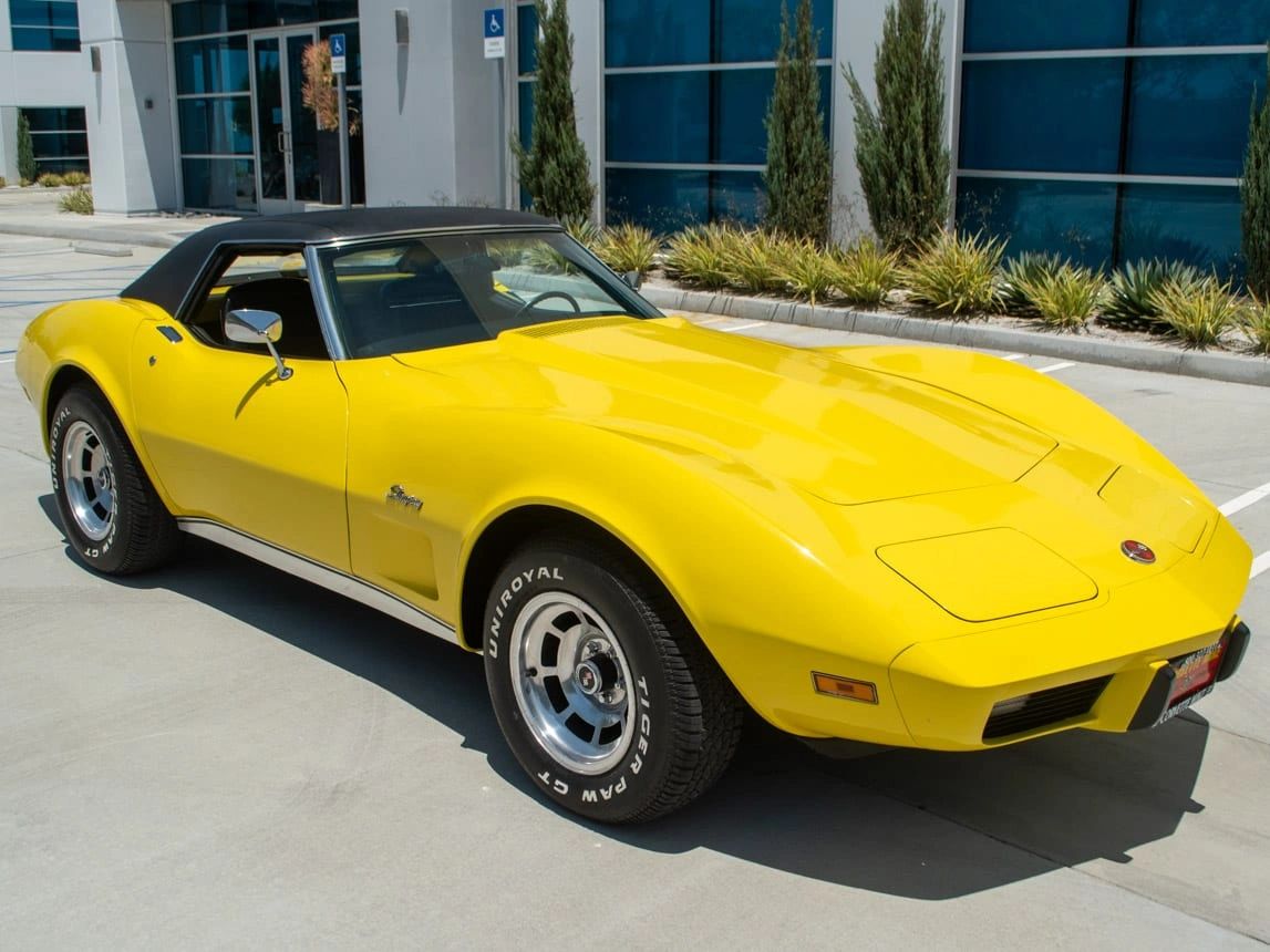 By 1975, convertible sales were collapsing across the industry, driven largely by looming federal safety proposals and public fear that open cars were on the way out. With proposed rollover protection standards and shifting compliance priorities, GM treated the Corvette convertible as a growing liability—expensive to certify, hard to defend in a changing regulatory climate, and increasingly out of step with buyer behavior. The result was a pivotal decision: Chevrolet dropped the Corvette convertible after 1975, effectively betting the model’s future on the coupe’s durability, packaging, and regulatory certainty.