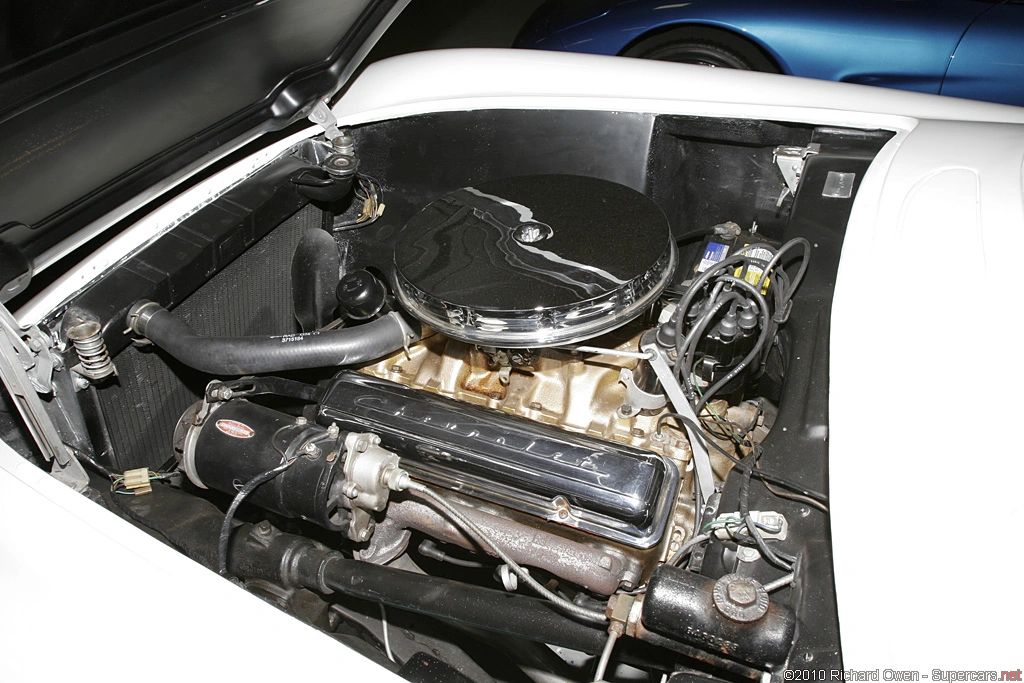 What you’re looking at is the mechanical turning point that transformed the EX-87 from a Corvette-based experiment into a legitimate top-speed contender. The program initially relied on an early high-performance 265-ci small-block V8 rated at roughly 225 horsepower, but testing quickly revealed that it lacked the output needed to meet Zora Arkus-Duntov’s 150-mph objective. In response, the engine was progressively evolved—bored to approximately 307 cubic inches, fitted with Duntov’s high-lift camshaft, higher compression pistons, and extensively reworked cylinder heads—ultimately producing around 305 horsepower. In this final configuration, the EX-87 validated its purpose by achieving speeds as high as 163 mph, proving that Corvette performance limits were defined not by concept, but by ambition. (Image source: MotorTrend.com)