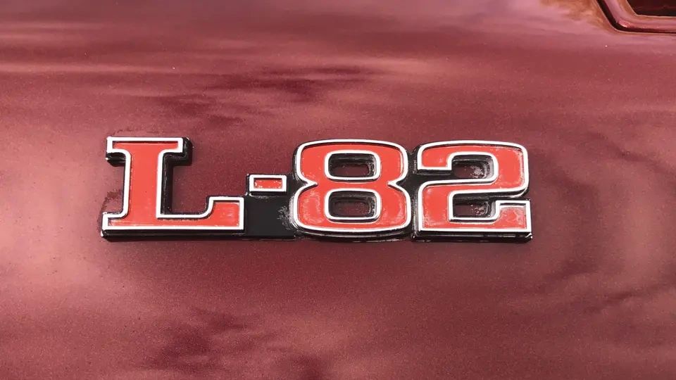 New for 1975, Corvettes equipped with the optional L-82 engine wore a bold visual identifier: the L-82 hood emblem. Positioned prominently on the domed hood, this red-and-chrome badge let onlookers know this wasn’t just any small-block Corvette. It was a subtle yet proud nod to the car’s performance intent—offering buyers a touch of muscle-era spirit even as the Corvette adapted to a more regulated age.