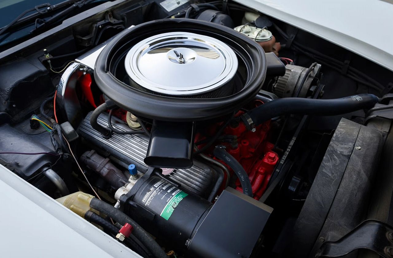 This is the 1975 Corvette’s optional L82 350-cubic-inch V8, a higher-performance alternative to the base engine. Rated at 205 horsepower and 255 lb-ft of torque, the L82 featured a higher 9.0:1 compression ratio, a performance camshaft, and a four-barrel carburetor for improved airflow and responsiveness. While still constrained by mid-‘70s emissions regulations, it offered a noticeable bump in performance over the L48, appealing to buyers who still wanted a taste of traditional Corvette muscle. In 1975, only about 15% of Corvettes were ordered with the L82, making it a more desirable and rare option today.