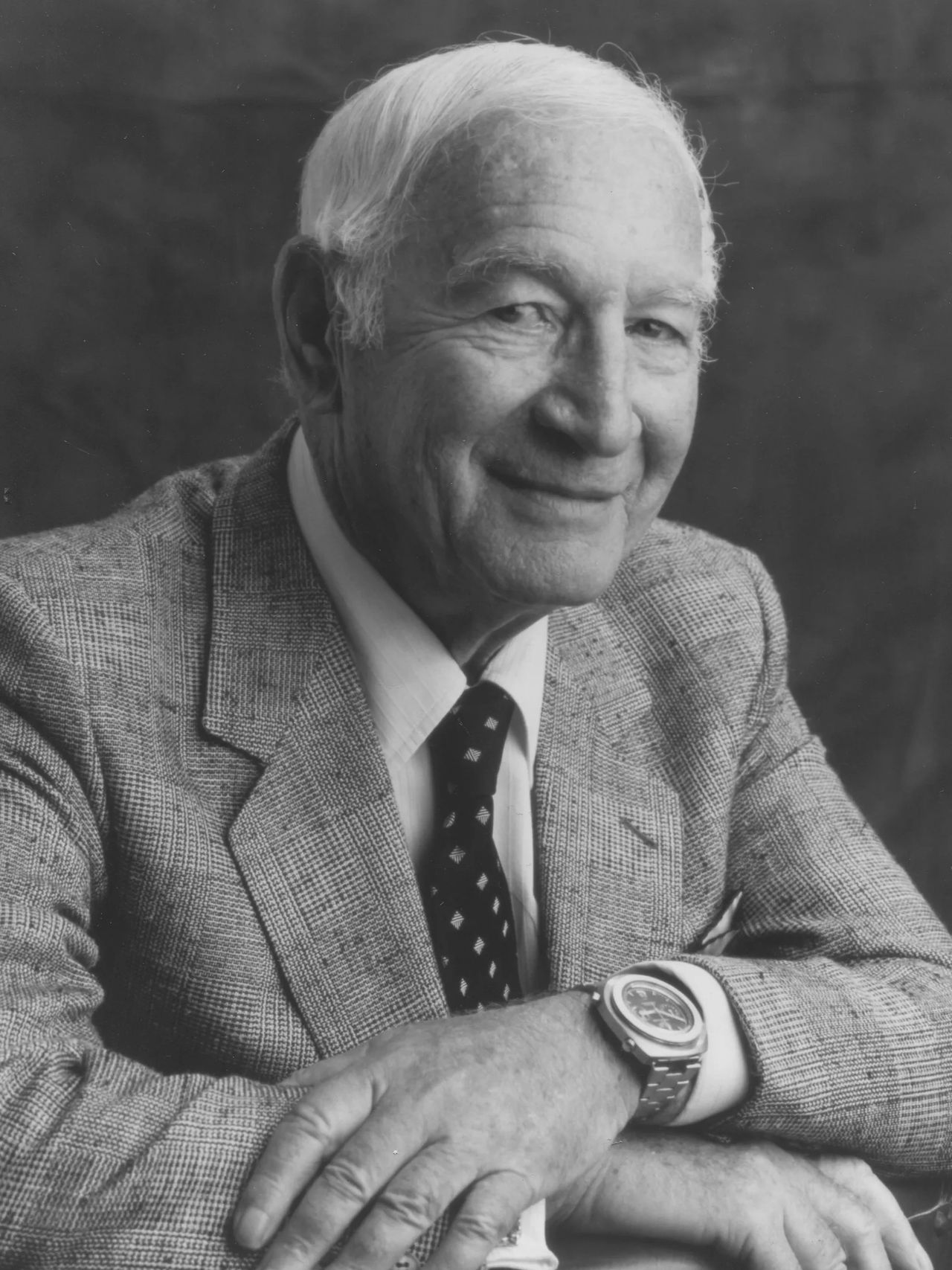 Zora Arkus-Duntov retired from Chevrolet in January 1975, closing a chapter that had defined Corvette engineering for more than two decades. In his final years with the program, his focus had shifted from raw performance to helping the Corvette navigate a rapidly changing regulatory environment—emissions compliance, unleaded fuel, catalytic converters, and safety-driven engineering compromises that were reshaping the car. Even as performance numbers fell, Duntov remained deeply engaged in protecting the Corvette’s technical integrity and long-term viability. His retirement marked not just a personnel change, but the symbolic end of the Corvette’s original, engineer-led performance era.