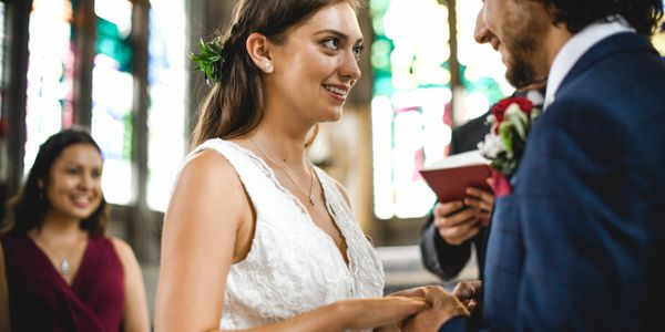 A couple saying their vows at a wedding ceremony.