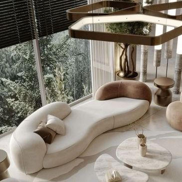 Modernes Wohnzimmer mit einzigartigem Sofa und großen Fenstern.
