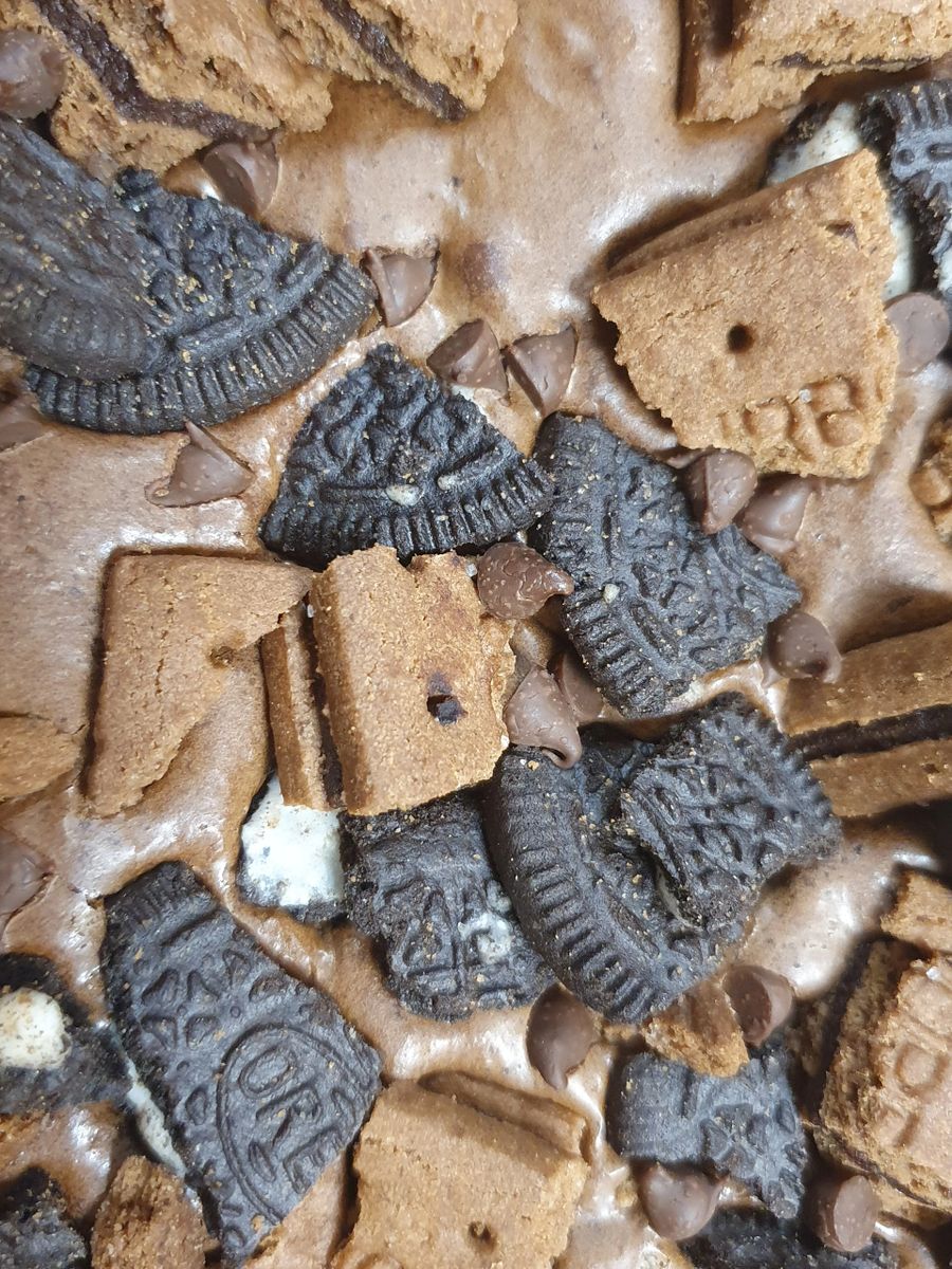 POSTAL BROWNIES - OREO & BOURBON (x16) Price includes UK wide next day ...