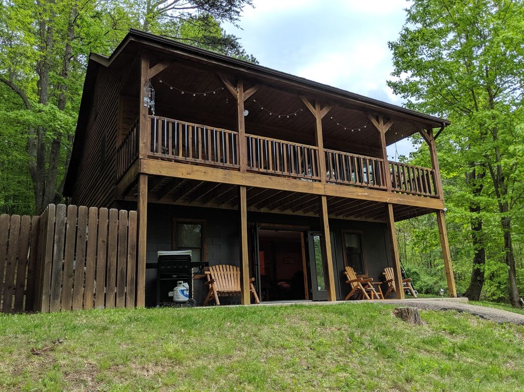 Welcome to Beartastic Outlook in the heart of Hocking Hills.