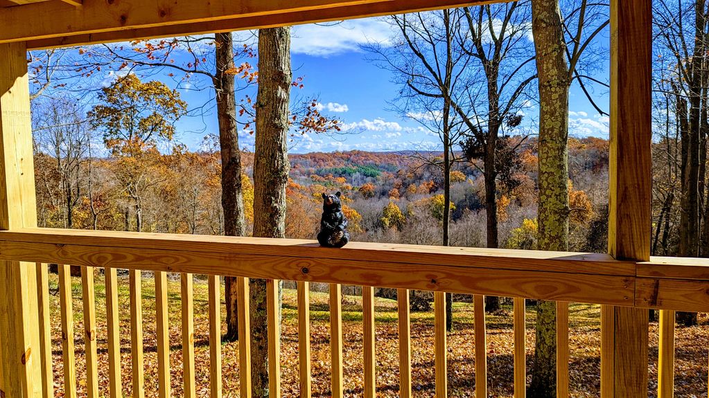 Welcome to Honey Bear in the heart of Hocking Hills. 7 mile view best in the HH