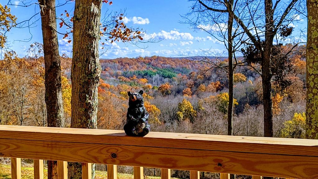 Welcome to Honey Bear in the heart of Hocking Hills. 7 mile view best in the HH