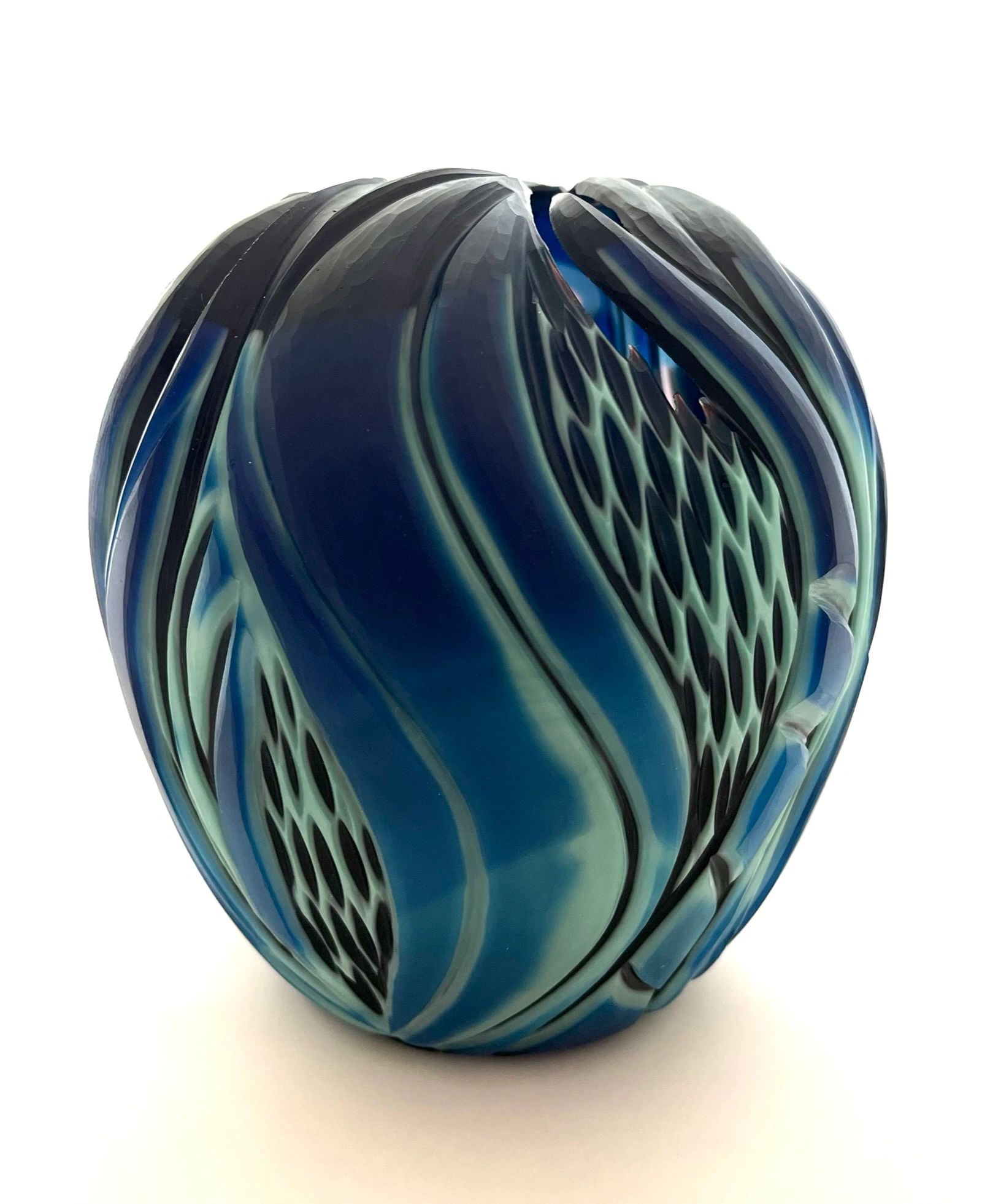 //img1.wsimg.com/isteam/ip/bc06c47f-7ce5-4636-b828-8a04ceaeecaa/Flower%20Petal%20Flow%20%205.5x5%20650.00B%20side%201.JPEG/:/rs=w:1300,h:800