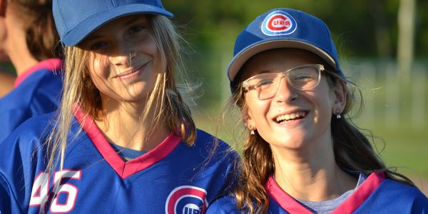 Joueuses de baseball souriantes