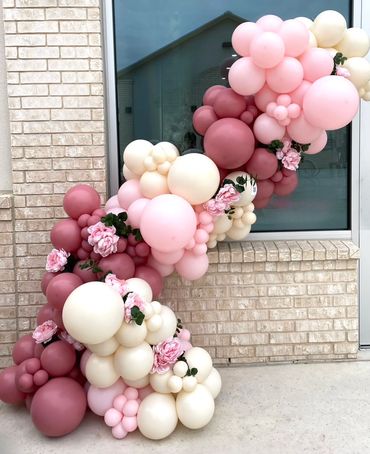 Balloon garland with florals 