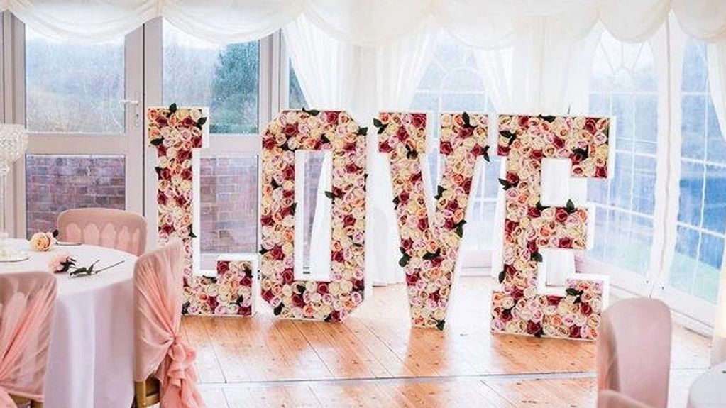 Love letters
4ft floral love letters
wedding love letters