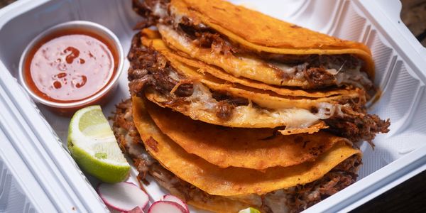 Birria quesa-tacos