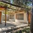 <img src="exterior.jpg" alt="Área exterior del Hogar de Ancianos Nenita y Rosario con pérgola y vegetación, ideal para el cuidado adulto mayor">
