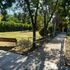 <img src="jardin.jpg" alt="Jardín al aire libre en el Hogar de Ancianos Nenita y Rosario con banco y sendero seguro, ideal para el cuidado adulto mayor">
