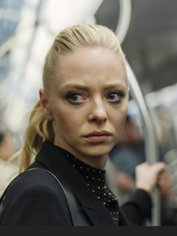 Portia Doubleday 
 Mr Robot S3