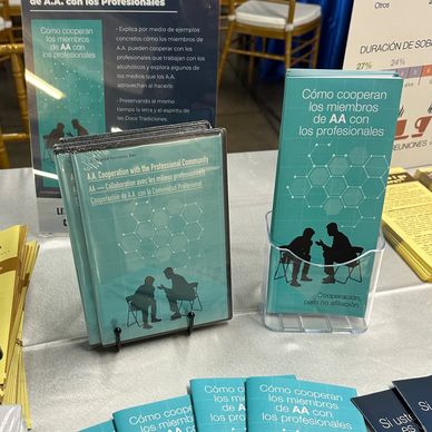 DVDs y folletos de "Cómo cooperan los miembros de AA con los profesionales"