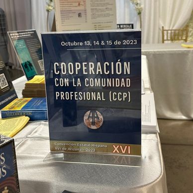 Exhibición de Comité de Cooperación con la Comunidad Profesional en la Convención Estatal de Arizona