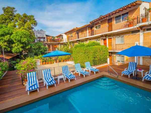 Hotel Posada de Roger courtyard