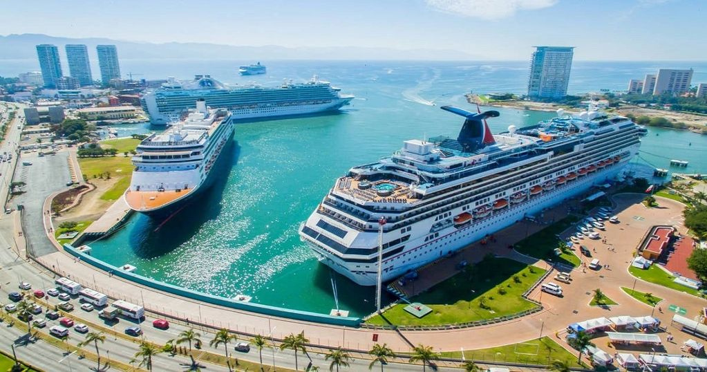 Marina and cruise ships in Puerto Vallarta