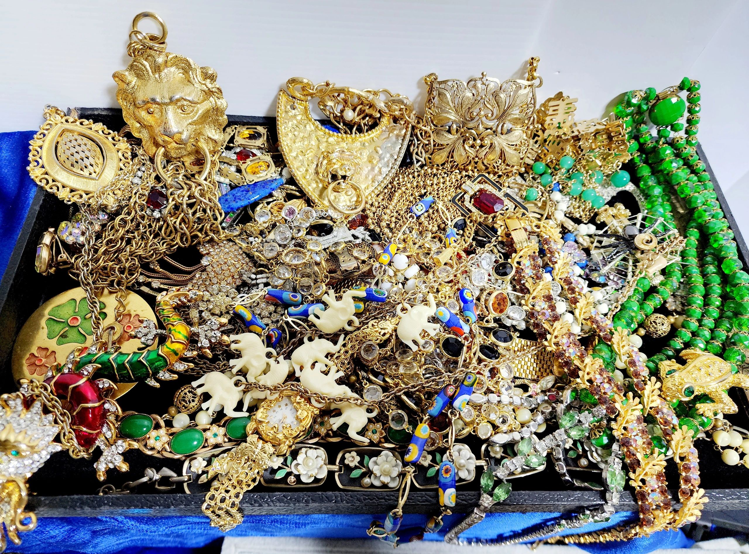 Vintage costume jewelry buyer