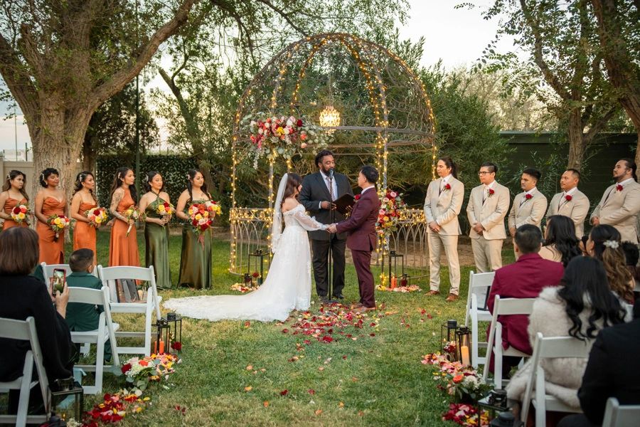 A Stunning Setting for Intimate Las Vegas Weddings