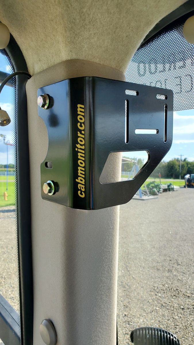 DWE039RB *Radio Boss* 2Way Radio Mount for R Series Tractors