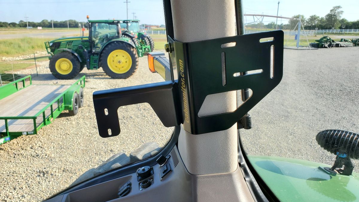 DWE3941RBK *Radio Boss Kit* 2Way Radio Mount & Mic Hanger for R