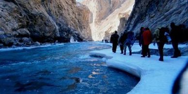#chadartrek #frozenrivertrek #ladakhinwinter #touringtourschadartrek #lehladakhchadartrekpackages 