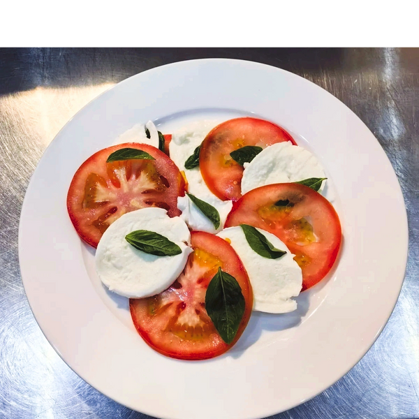 BUFFALO MOZZARELLA CAPRESE (125g)475cal