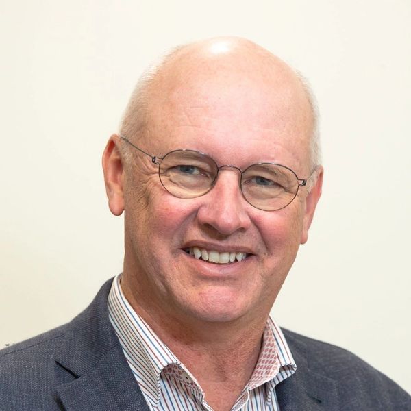 Dr Ross Sharpe