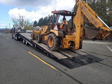 Heavy Haul Trucking and Equipment Hauling in Washington: Considerations, Challenges, and Solu